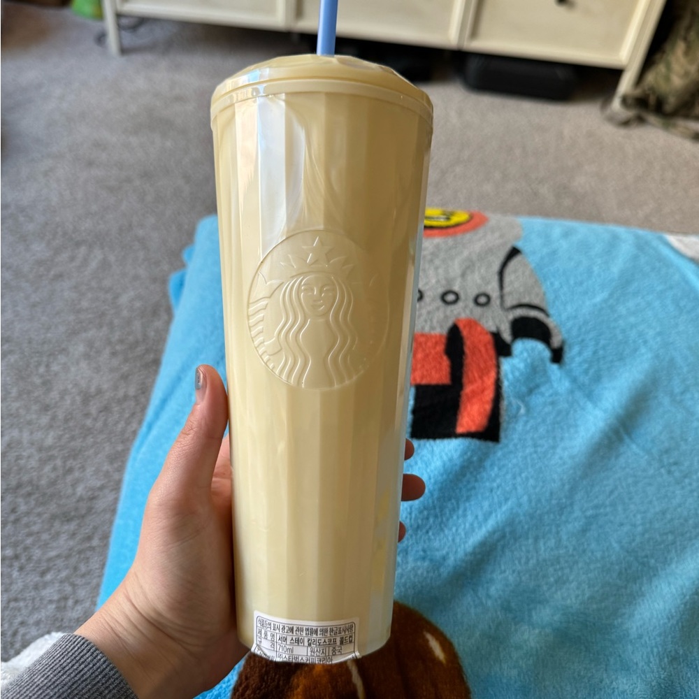 Starbucks Korea Spring 2022 Clamshell